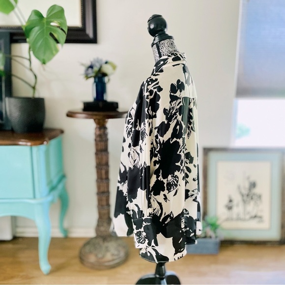 Zara Floral Print Button Down Silk Shirt in Ecru / Black Size M - Picture 8 of 16